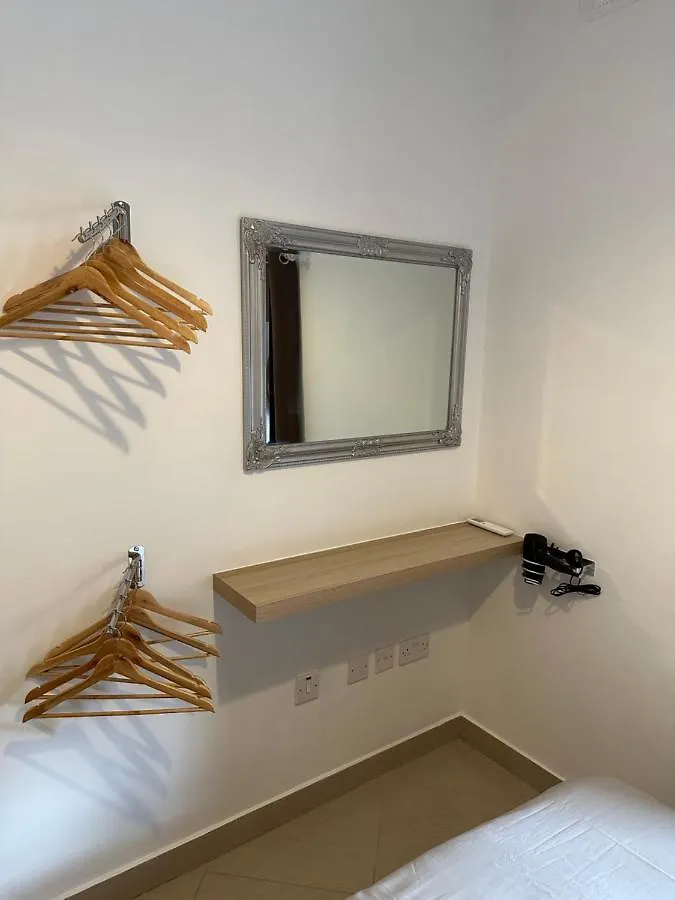 Apartment Ewa Apt - 3-Bed Near Sliema - St Julians Seafront
