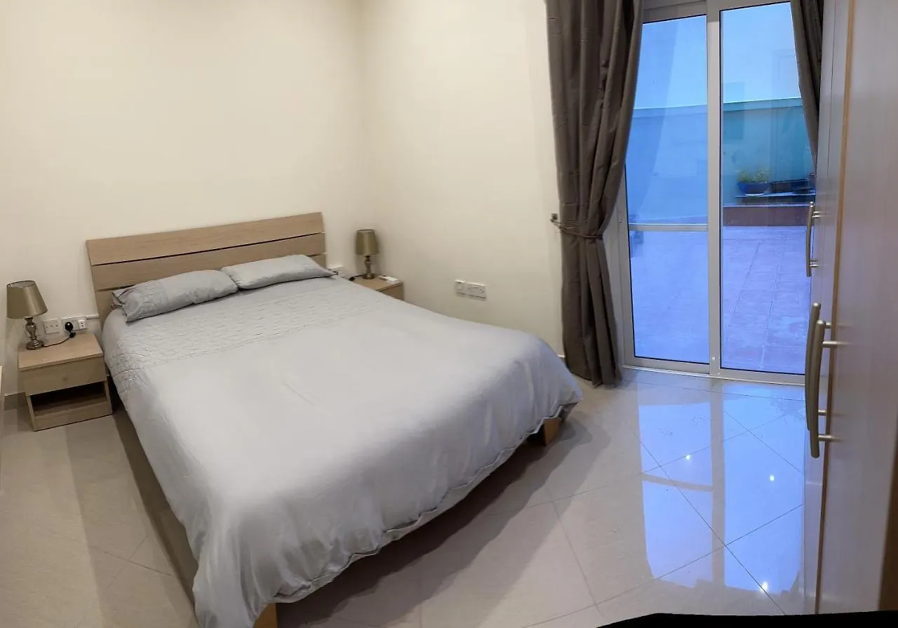Ewa Apt - 3-Bed Near Sliema - St Julians Seafront Apartment
