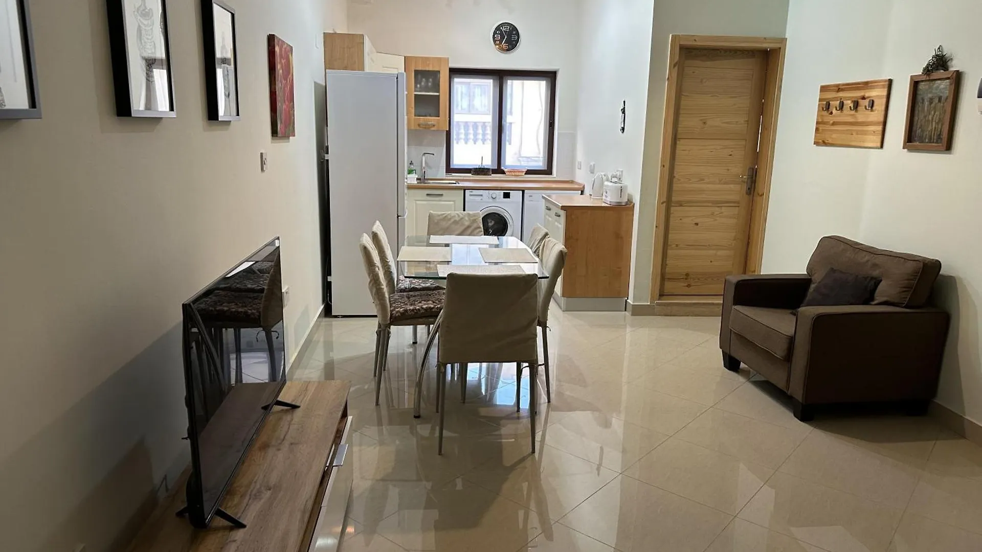 Ewa Apt - 3-Bed Near Sliema - St Julians Seafront